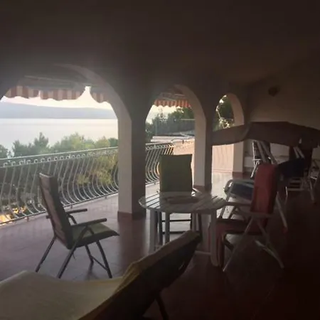 Amazing Bayview Split